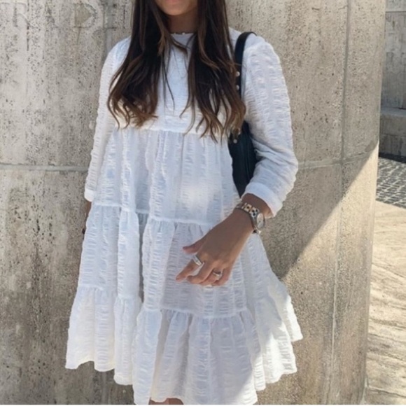 Zara Bloggers Favorite Textured Weave Tiered White Short Dress - Picture 1 of 10